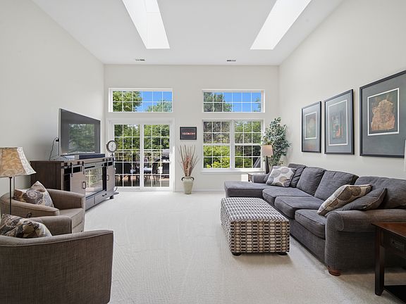 5th image of 3028 Lexington Ln