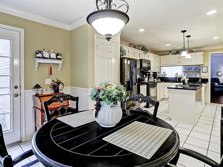 10022 Cabin Creek Dr — Photo 18