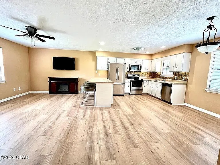 2 bed, 1000 sqft, $1,700 — Photo 3