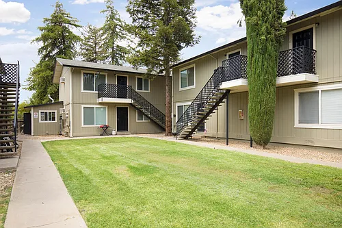 906 Dainty Avenue Photo 1
