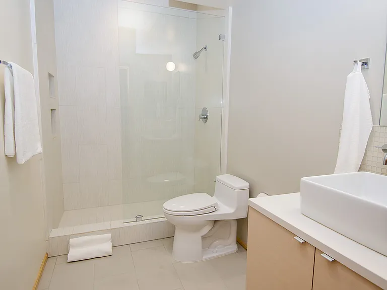 1072 Urania Ave — Photo 29