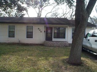 906 Old Angleton Rd, Clute, TX 77531