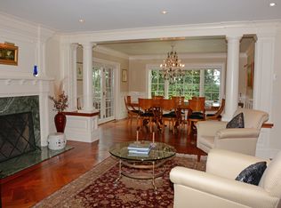 10 Oak Bluff Dr, Fairfield, CT 06825