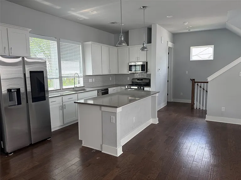 902 Martin St #A — Photo 6