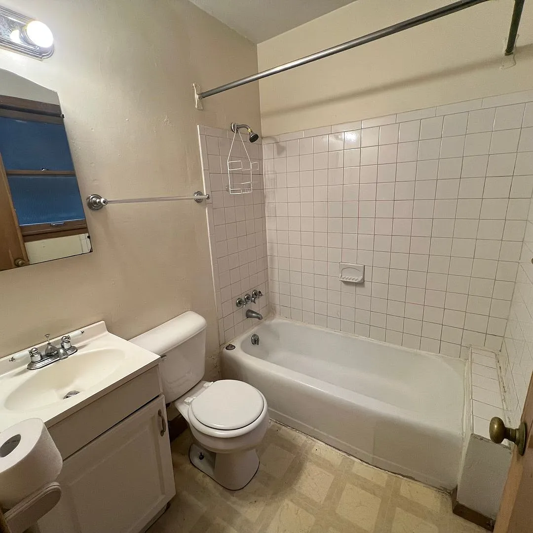 Immediate availability 1BR lower unit in Riverwest! 250 move-in credit offered through end of the... — Photo 2