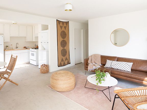 3rd image of 1017 N Bonnie Brae St #1/2