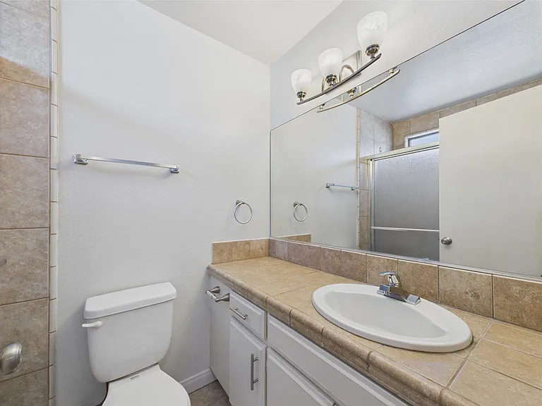 426 E Cedar Ave — Photo 17