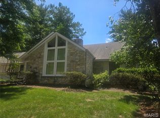 15414 Vineyard Ln, Chesterfield, MO