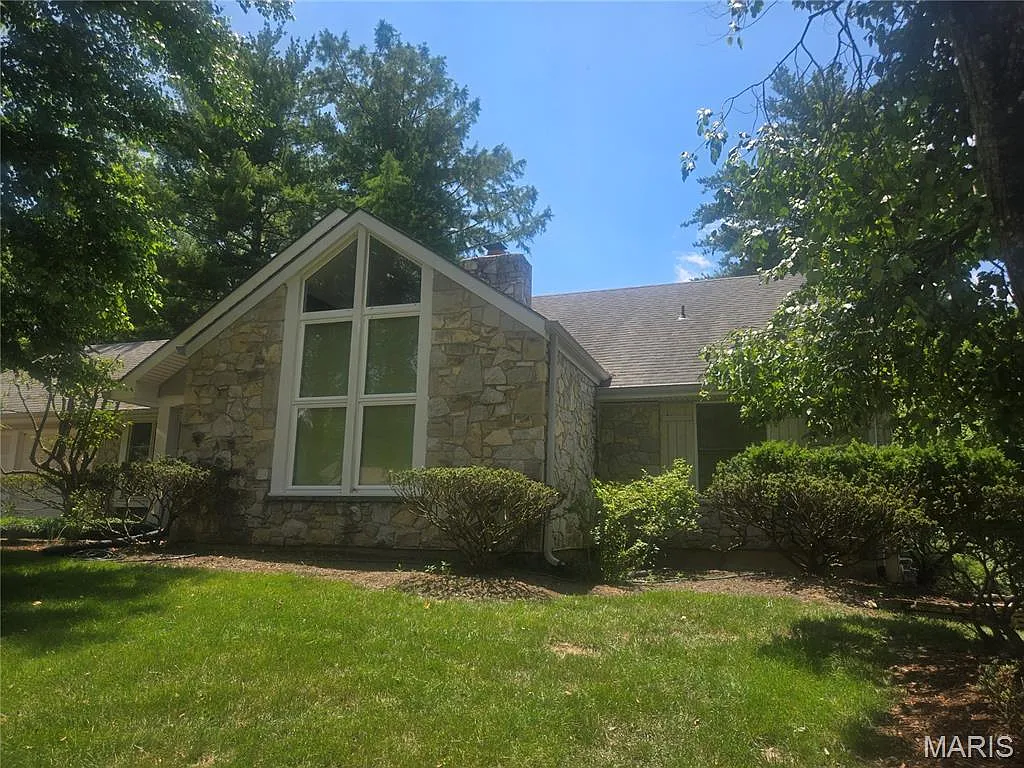 15414 Vineyard Ln photo 1