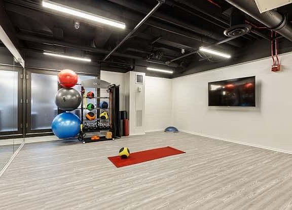 4th image of 2020 N Lincoln Park W APT 10L