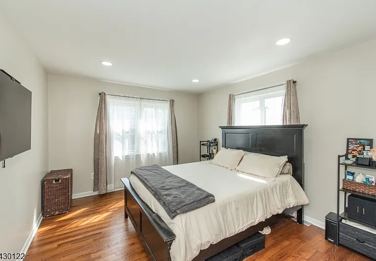 206 Centre St — Photo 9
