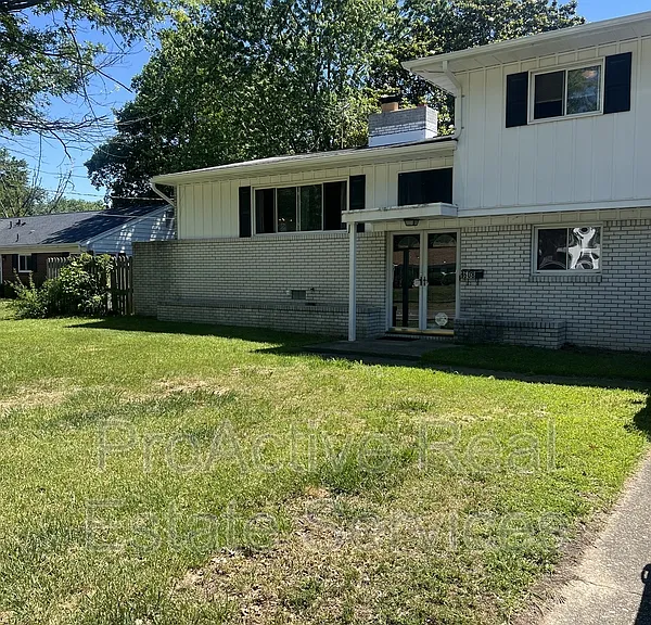 608 Charlton Dr — Photo 1