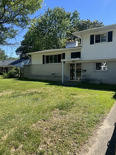 608 Charlton Dr Photo 1