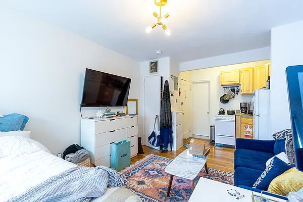 Rented by Compass | media 7