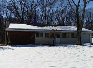 25 Stockton Rd, Kendall Park, NJ 08824