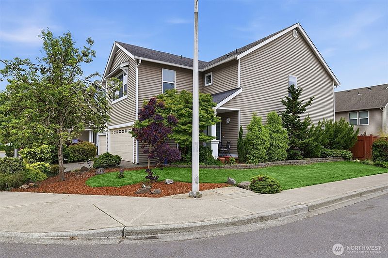 2nd image of 305 Lynnwood Avenue SE