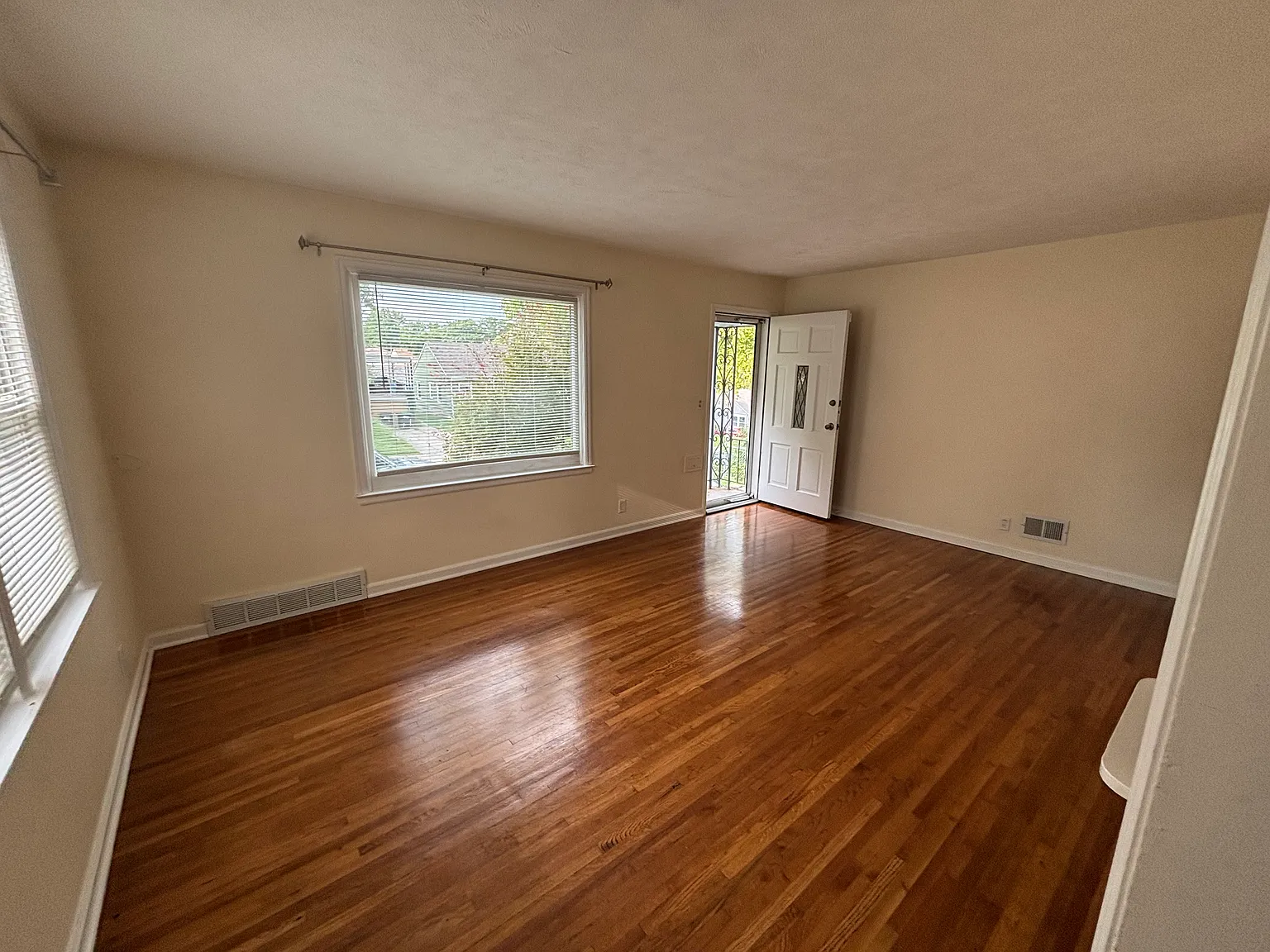 2 bed, 1009 sqft, $1,500 — Photo 3