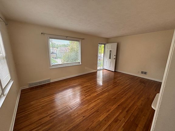 3rd image of 3917 Gordon St
