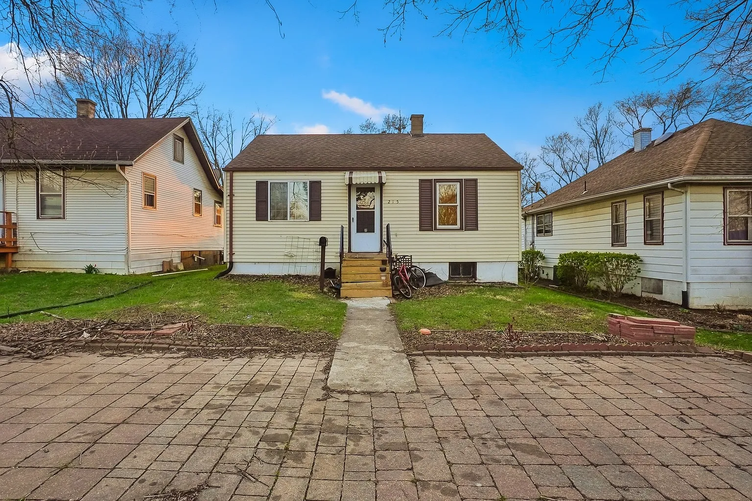 215 Barr Elms Ave photo 1