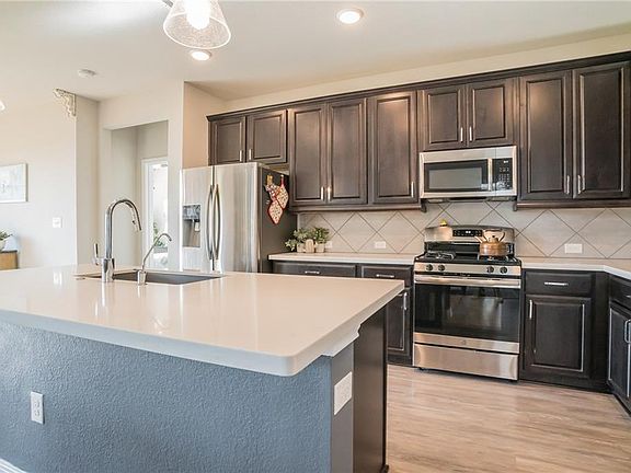 4th image of 5113 Lunata Way