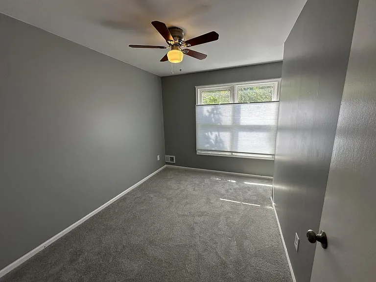 8 Colonial Ct — Photo 4