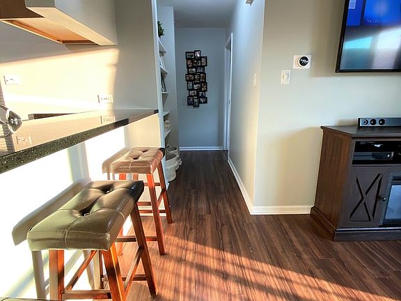 5th image of 15940 Ozark Ave