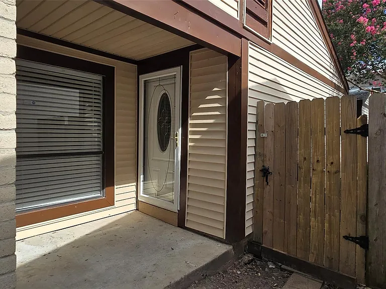 6311 Dawnridge Dr — Photo 2