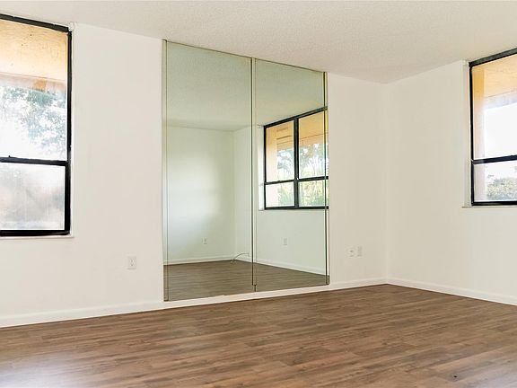 4th image of 800 NE 199th Street #201D
