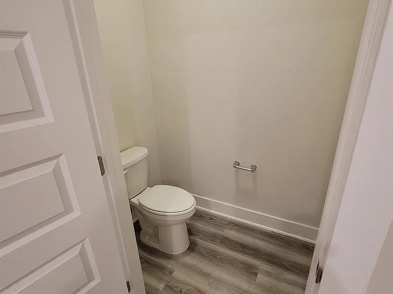 1045 Hayward Loop — Photo 13