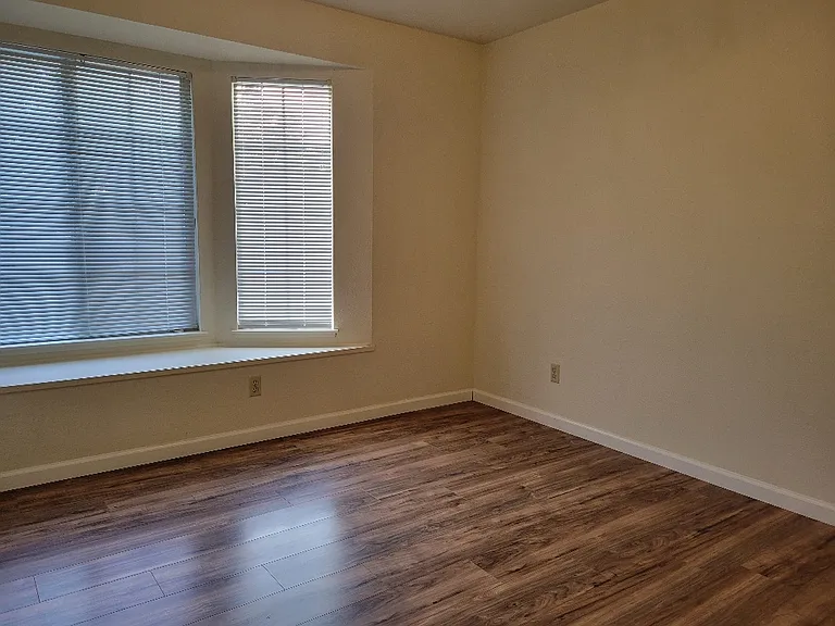 1812 College Greens Dr — Photo 17