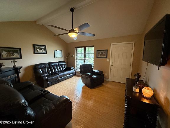 3rd image of 501 River Oaks Dr