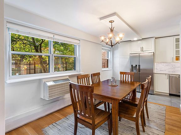 3rd image of 175 Willoughby St APT 2H