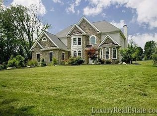 2490 Woodland Hills Ct, Hellertown, PA 18055