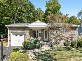 171 Jeffery Rd, Colonia, NJ 07067