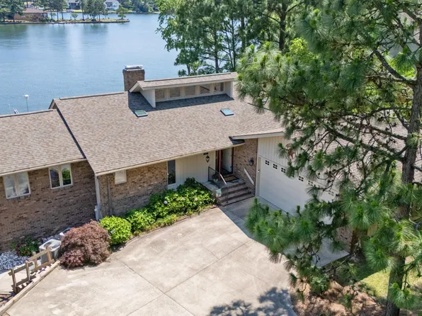 467 Longleaf Drive, West End, NC 27376