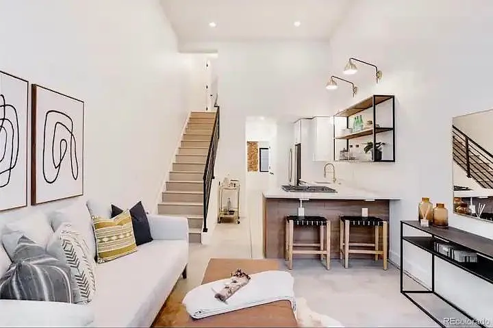 803 E 22nd Ave — Photo 3