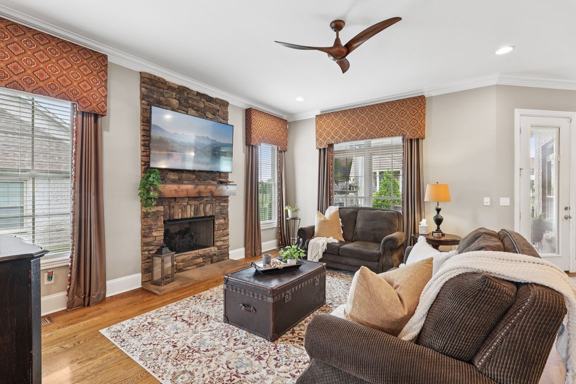 Vintage Grove Pkwy-L0608-013