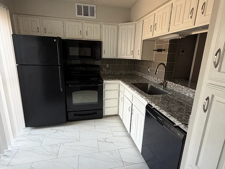 4777 Cedar Springs Rd #4D — Photo 2