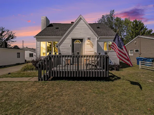 903 Lawndale St, Ludington, MI 49431