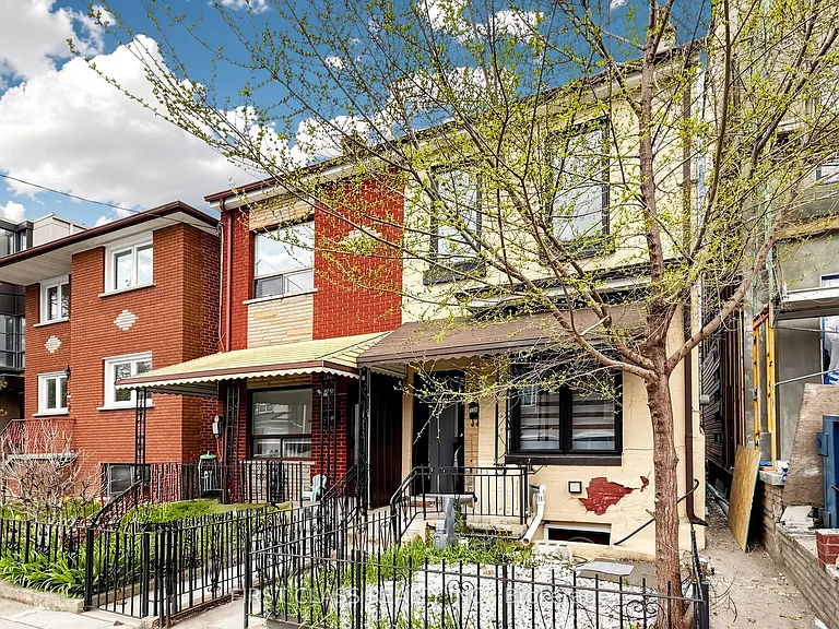 174 Manning Ave — Photo 1