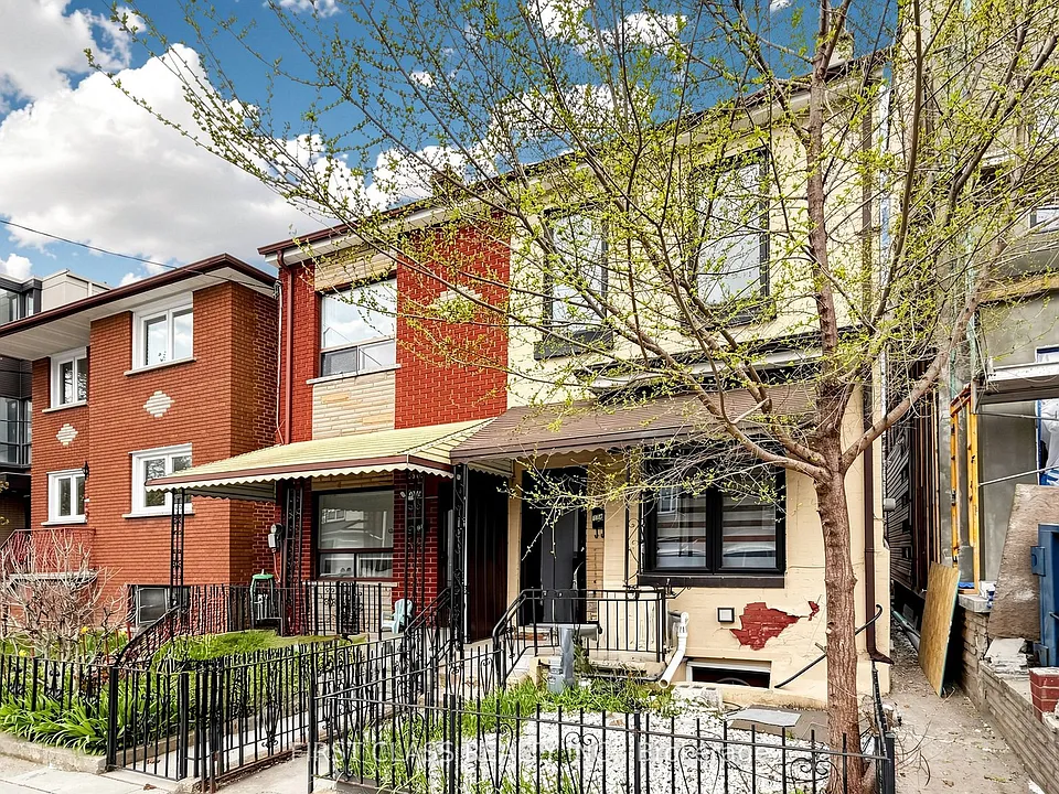 174 Manning Ave