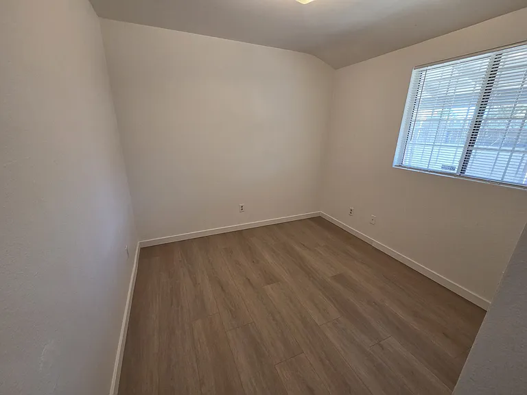 2420 45th Ave — Photo 12