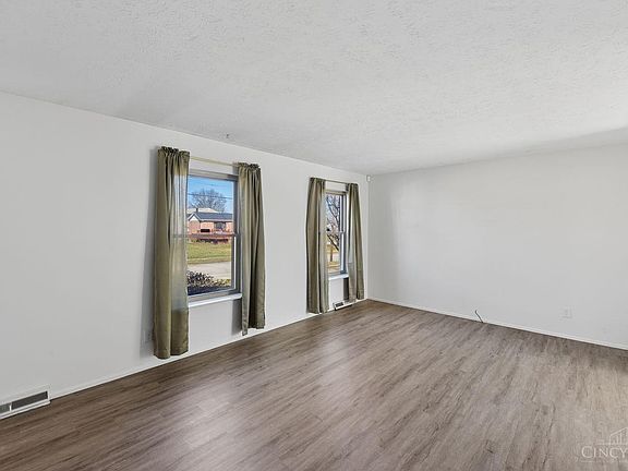 5th image of 1128 Oldwick Dr