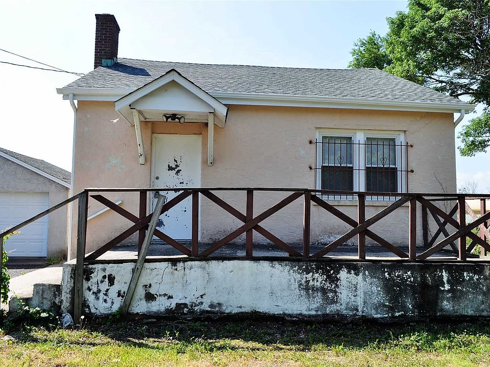 1st image of 44 Lincoln Ave