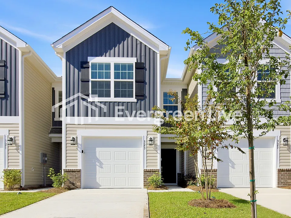 323 Livesey Ln