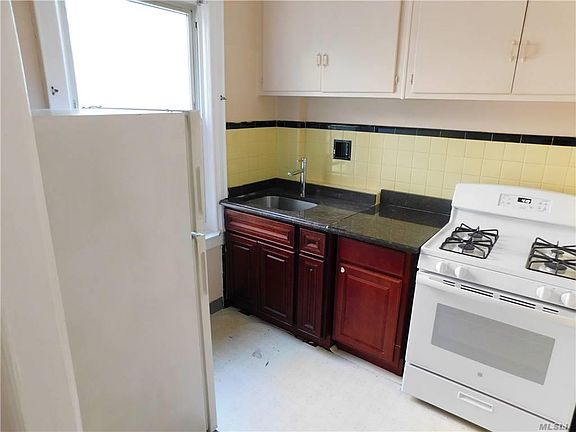 5th image of 3976 52nd St