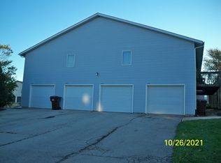 4577 Applewood Ln, Loves Park, IL