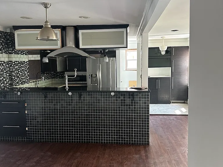 1123 Newberry Ave — Photo 5