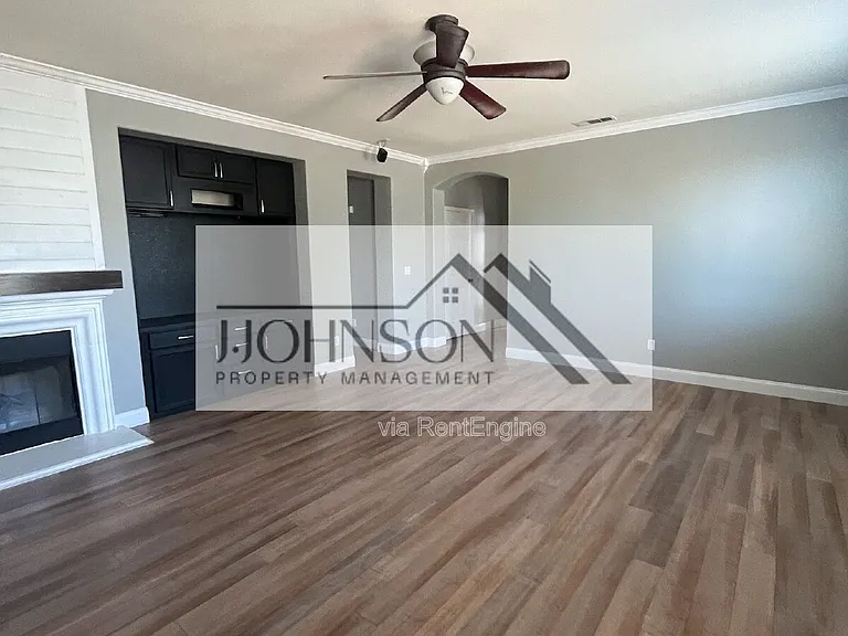 969 Monarch Ct — Photo 2
