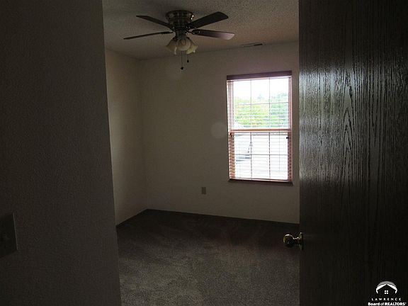 5th image of 927 Emery Rd APT C101